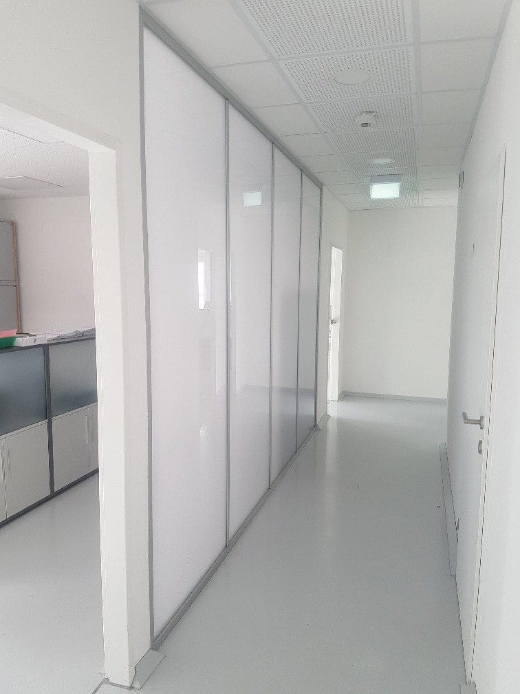 Translucent AIR-board acoustic partition along an office corridor